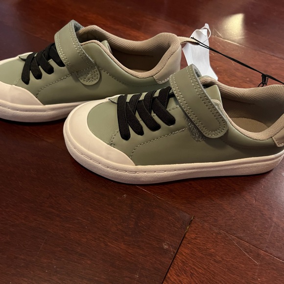 Khaki green sneakers in faux leather with reinforced toe cap. New with tags. - Picture 5 of 5